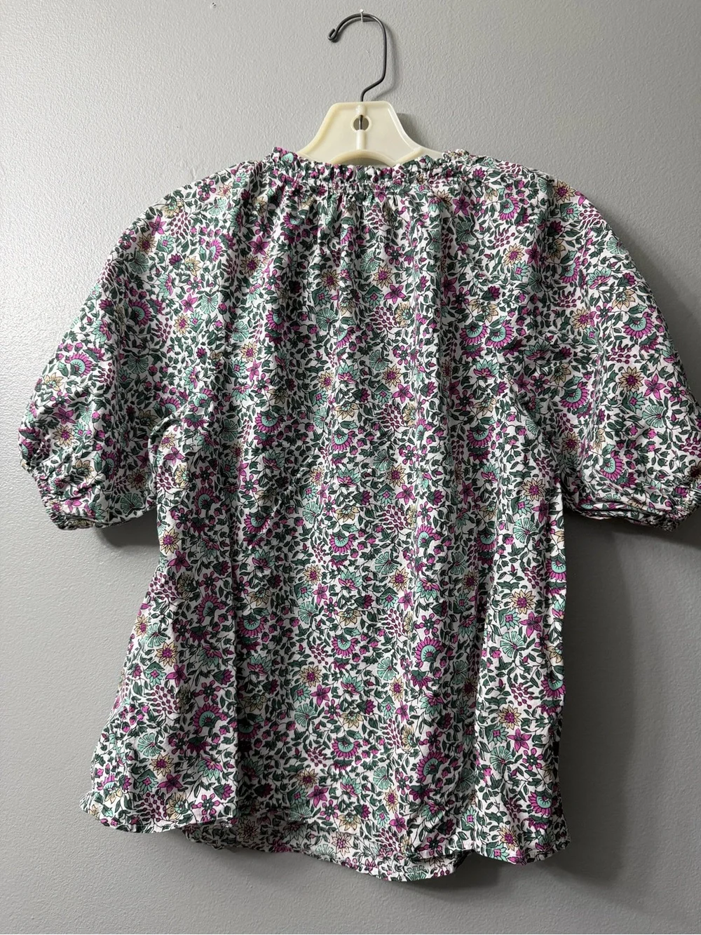J.Crew Factory Printed Puff-sleeve Split-neck Top is made of 100% cotton xsmall